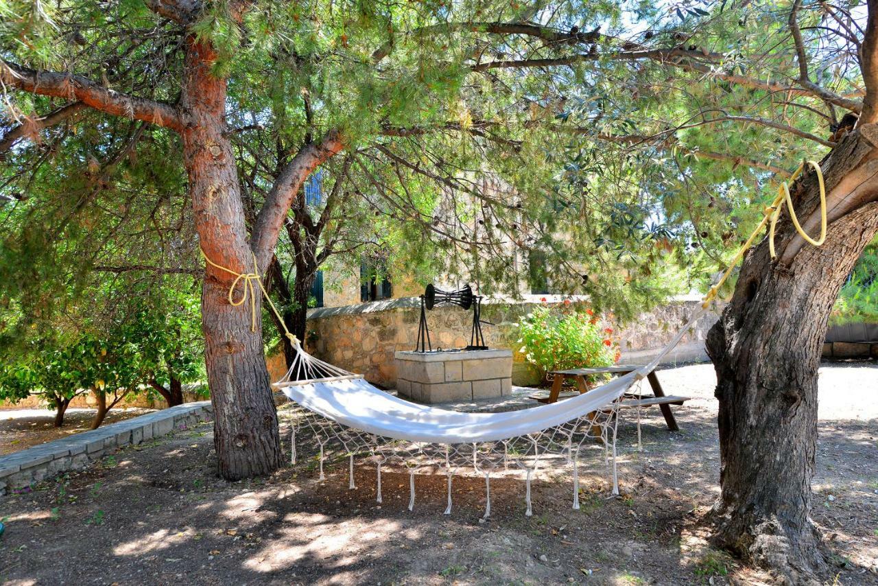 Pyrgos Ralli Estate Guesthouse Aegina Exteriör bild